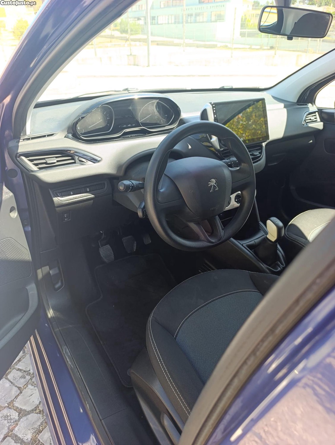 Peugeot 208 1.0 VTi — fotografia 2
