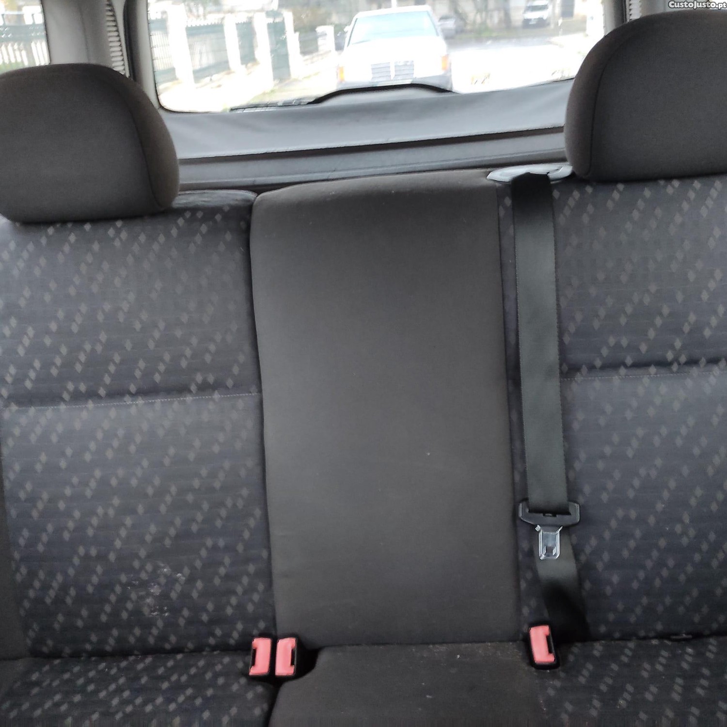 Ford Focus Focus 1.8 TD - 01 foto 4