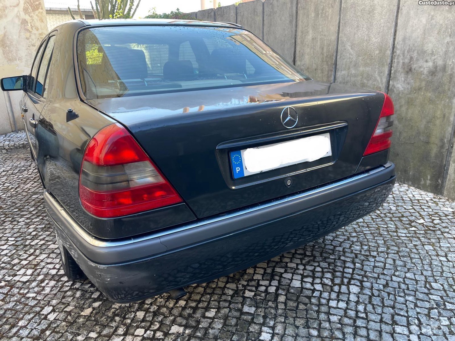Mercedes-Benz C 180 Elegance — fotografia 9