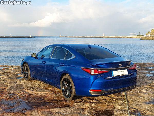 Lexus ES 300h Sport — fotografia 15
