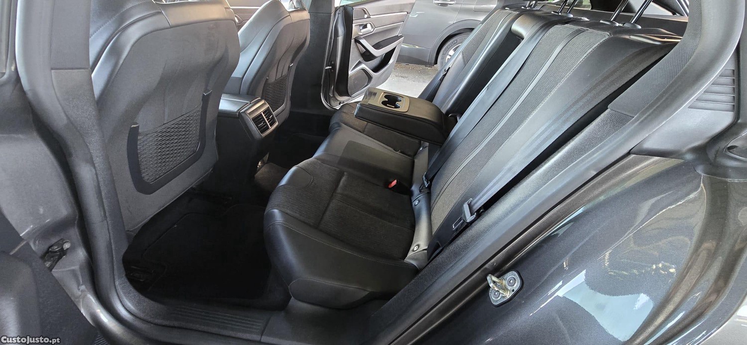 Peugeot 508 SW 1.6 Hybrid Allure Pack e-EAT8 — fotografia 4