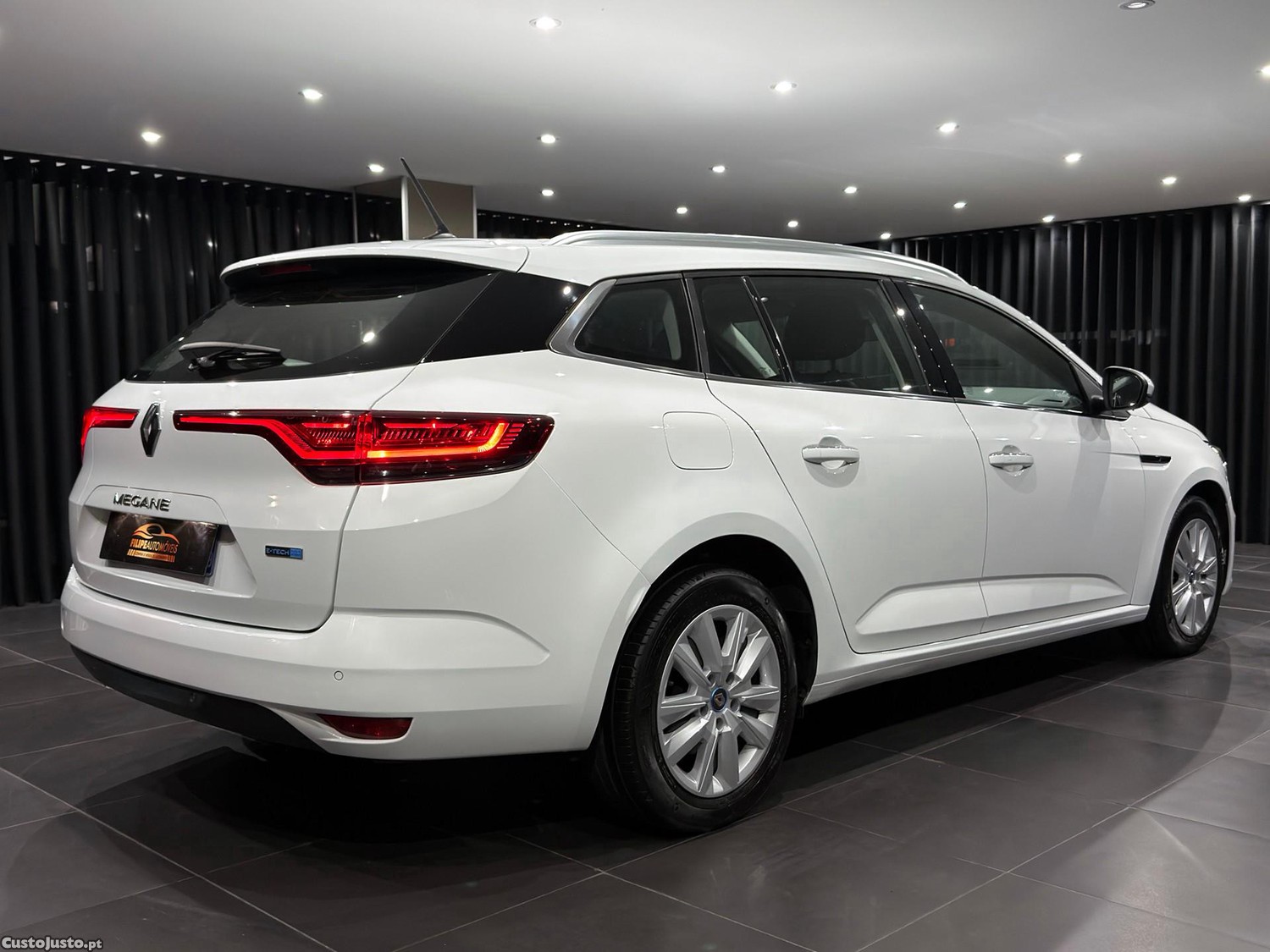 Renault Mégane E-Tech Plug-in Hybrid 160 EQUILIBRE — fotografia 18