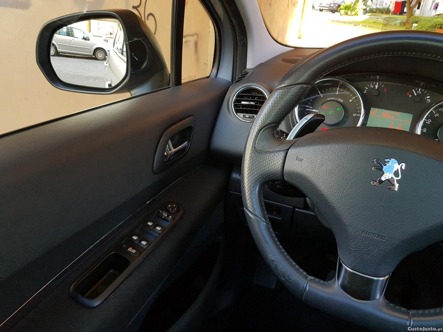 Peugeot 3008 1.6 HDi 110cv Automático — fotografia 10