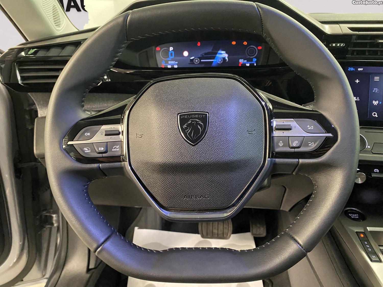 Peugeot 308 SW 1.2 Hybrid Allure e-DCS6 — fotografia 12