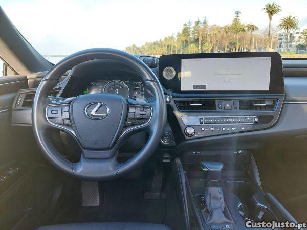 Lexus ES 300h Sport — fotografia 7