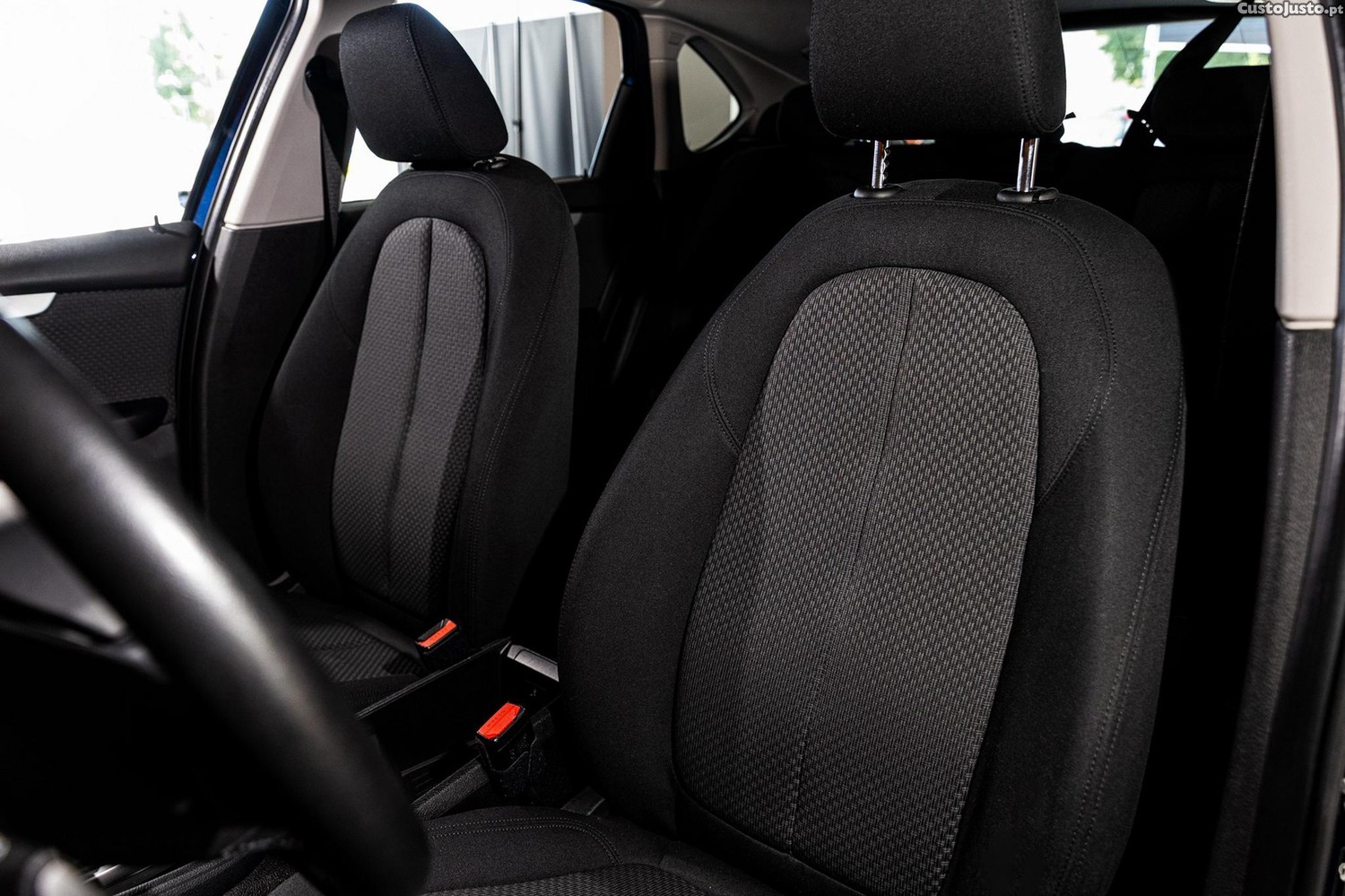 BMW 225 Active Tourer XE Advantage — fotografia 8
