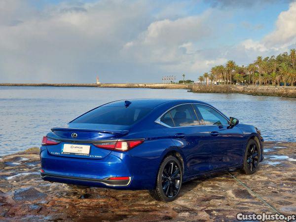 Lexus ES 300h Sport — fotografia 13