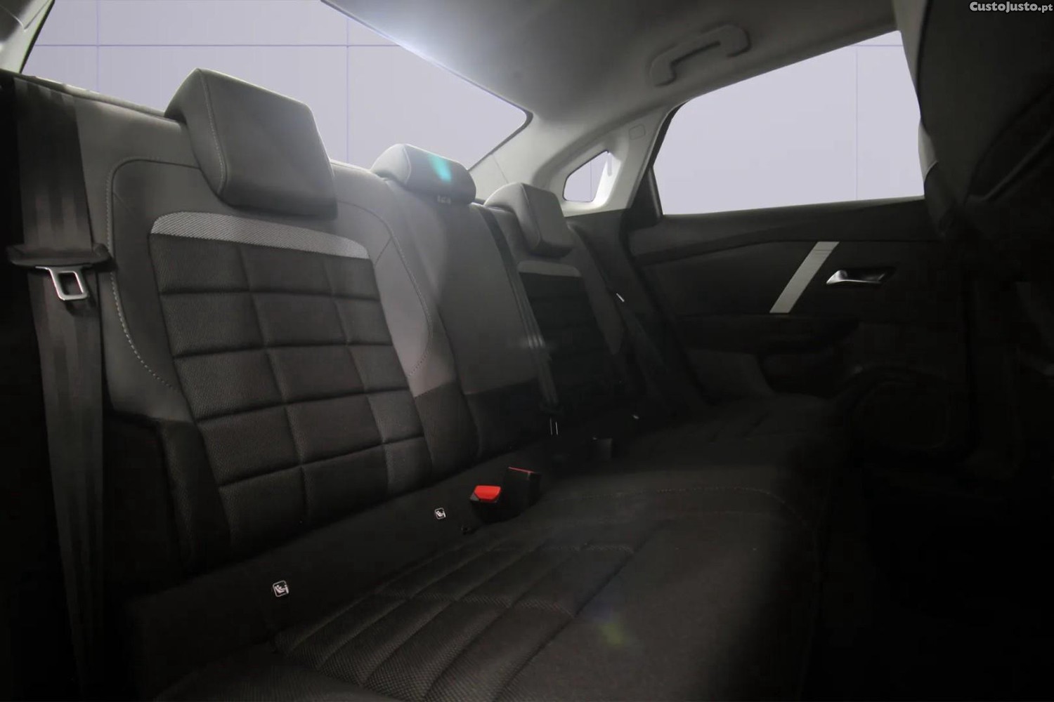 Citroën e-C4 136 PLUS — fotografia 3