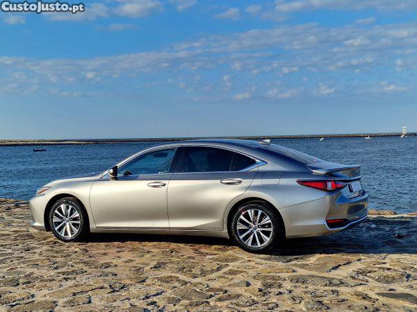 Lexus ES 300h Business — fotografia 20