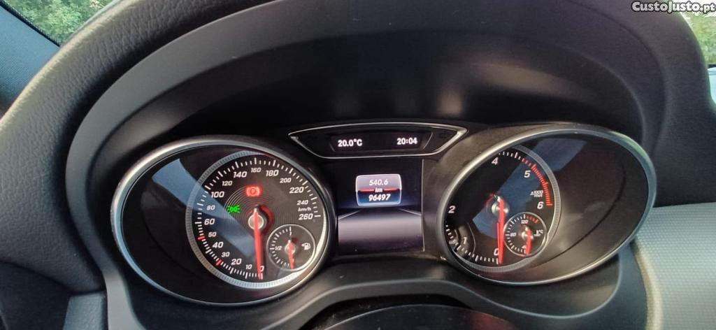 Mercedes-Benz GLA 180 d Urban — fotografia 18