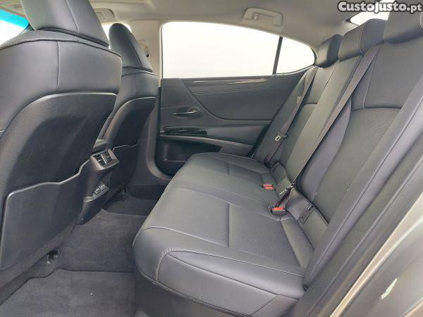 Lexus ES 300h Sport — fotografia 10