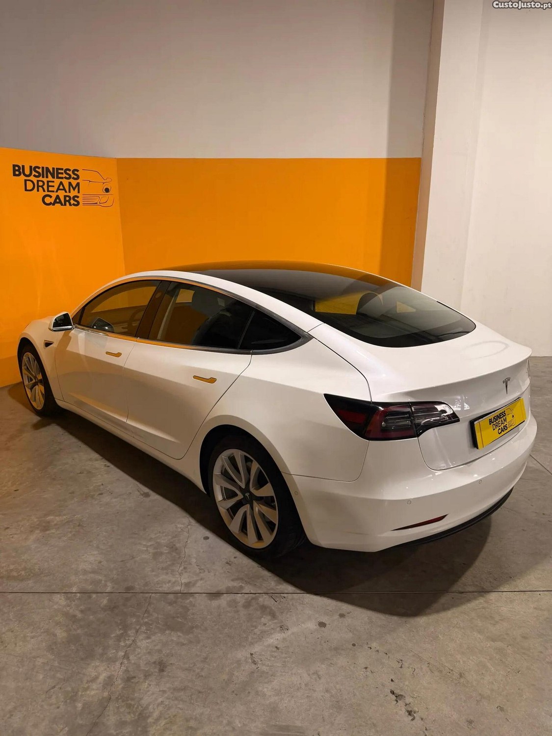 Tesla Model 3 Standard Range Plus RWD — fotografia 13