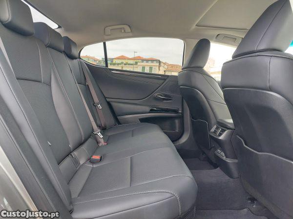 Lexus ES 300h Sport — fotografia 8