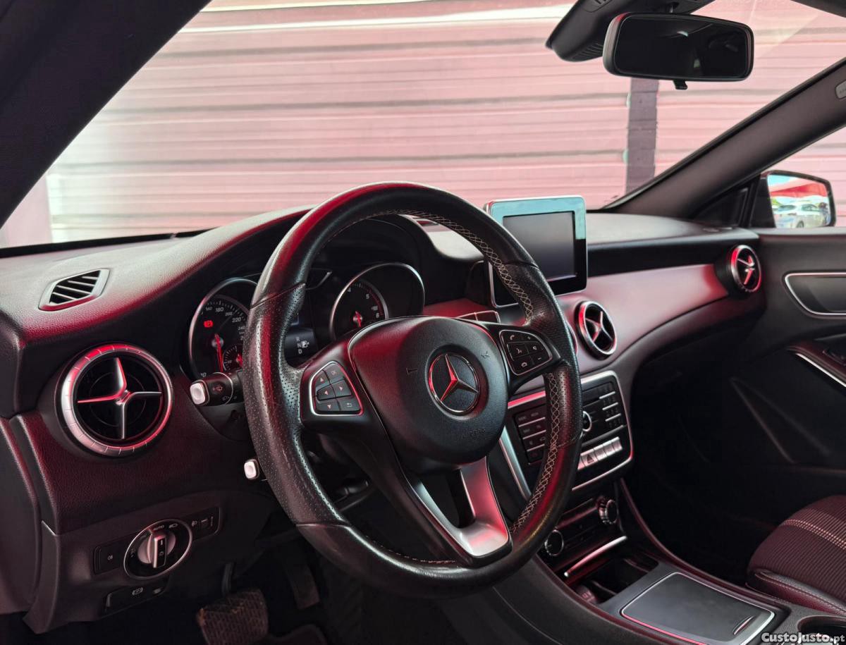 Mercedes-Benz CLA 200 d Urban — fotografia 3