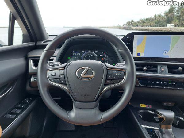 Lexus NX UX 250h Sport — fotografia 2