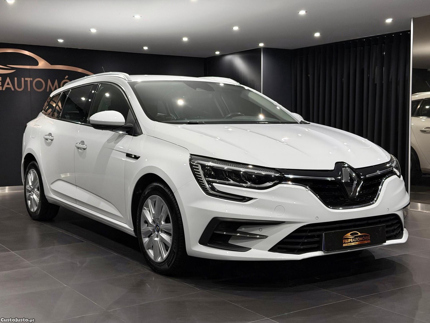 Renault Mégane E-Tech Plug-in Hybrid 160 EQUILIBRE — fotografia 17