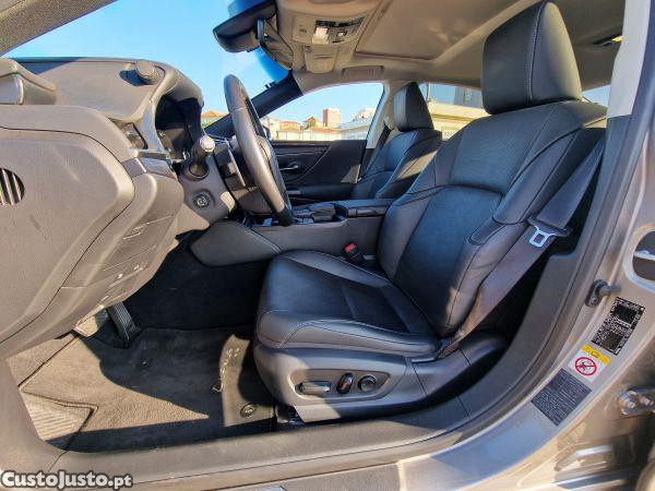 Lexus ES 300h Business — fotografia 11