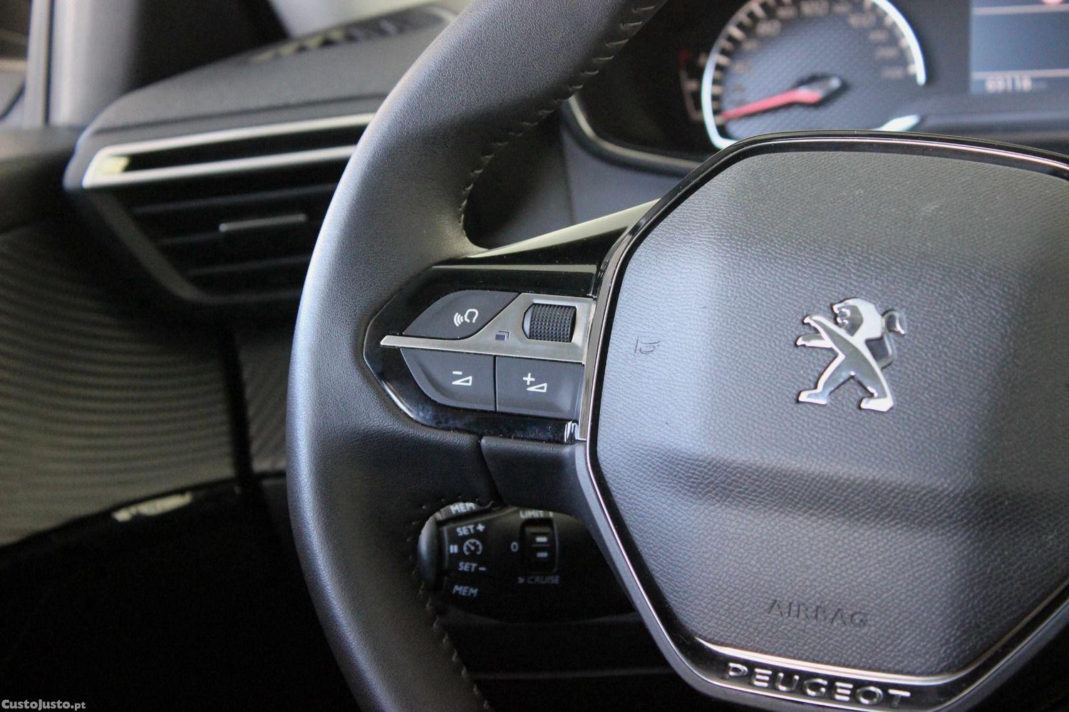 Peugeot 208 1.5 BlueHDi Active Pack — fotografia 18
