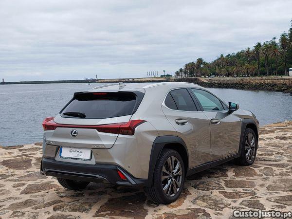 Lexus NX UX 250h Sport — fotografia 16