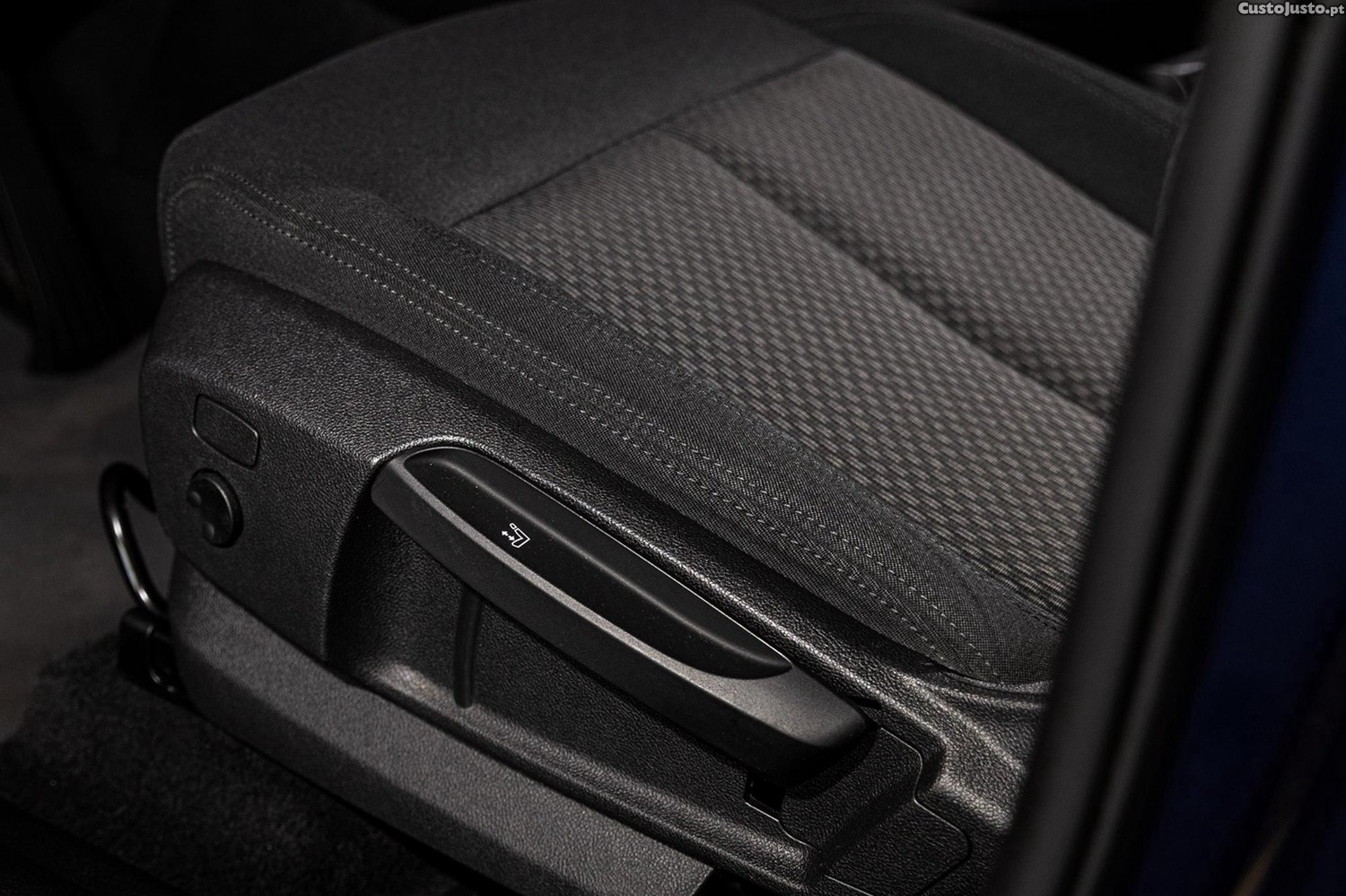 BMW 225 Active Tourer XE Advantage — fotografia 6