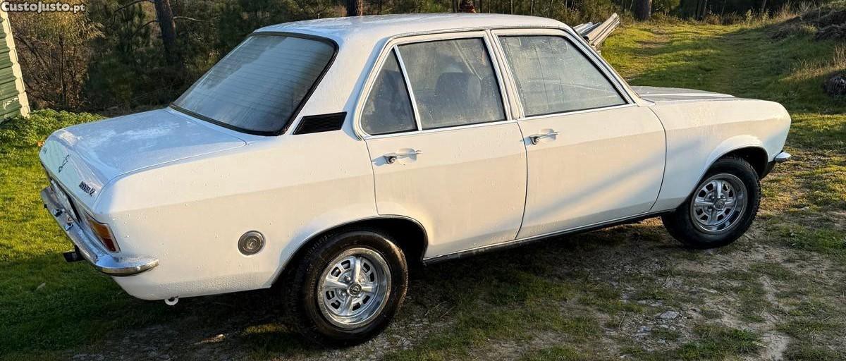 Opel Ascona 1.2 — fotografia 9