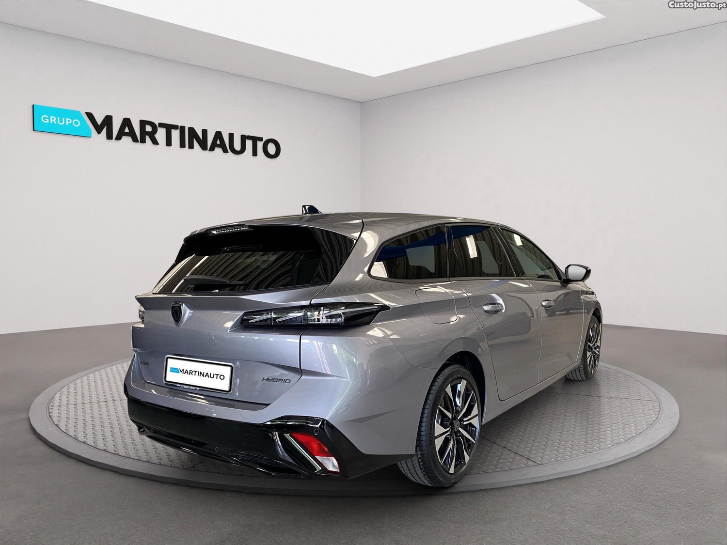 Peugeot 308 SW 1.2 Hybrid Allure e-DCS6 — fotografia 18