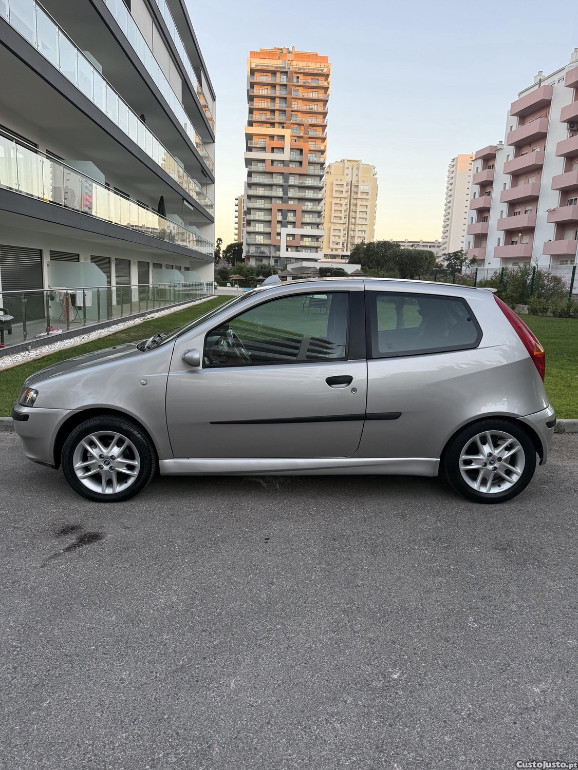 Fiat Punto Sport Fire 1.2Automático117 mil km (c/Histórico)MultimediaACNacionalJantes 16Distribuição Nova0 — fotografia 6