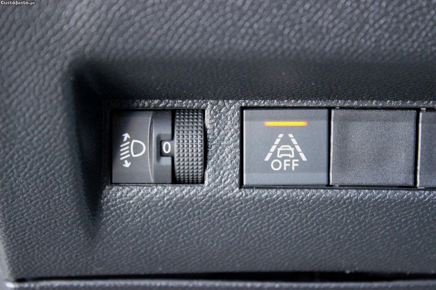 Peugeot 208 1.5 BlueHDi Active Pack — fotografia 19