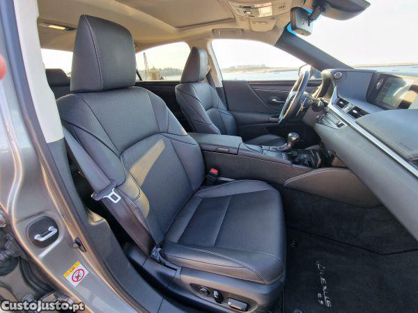 Lexus ES 300h Business — fotografia 8