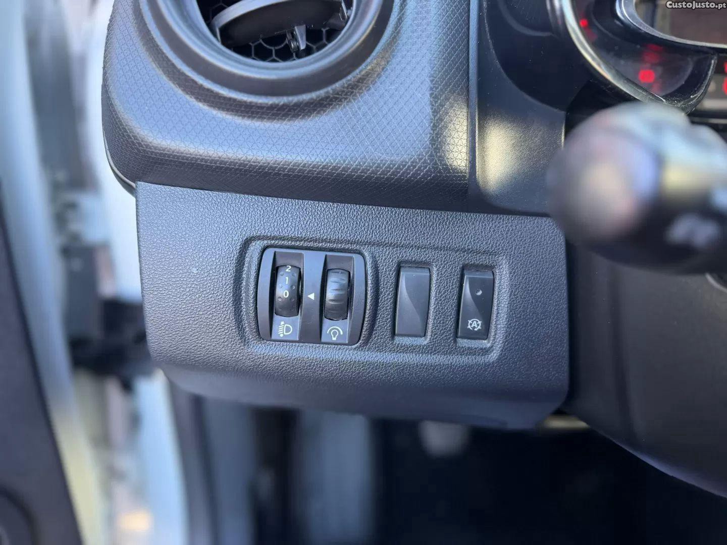 Renault Clio 1.5 dci zen — fotografia 12