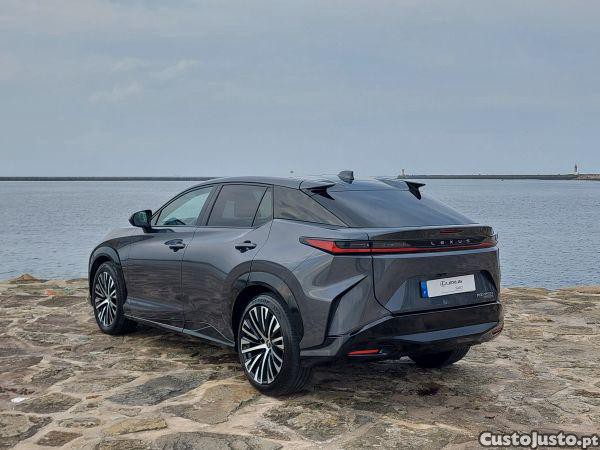 Lexus RX RZ 450e Luxury — fotografia 17