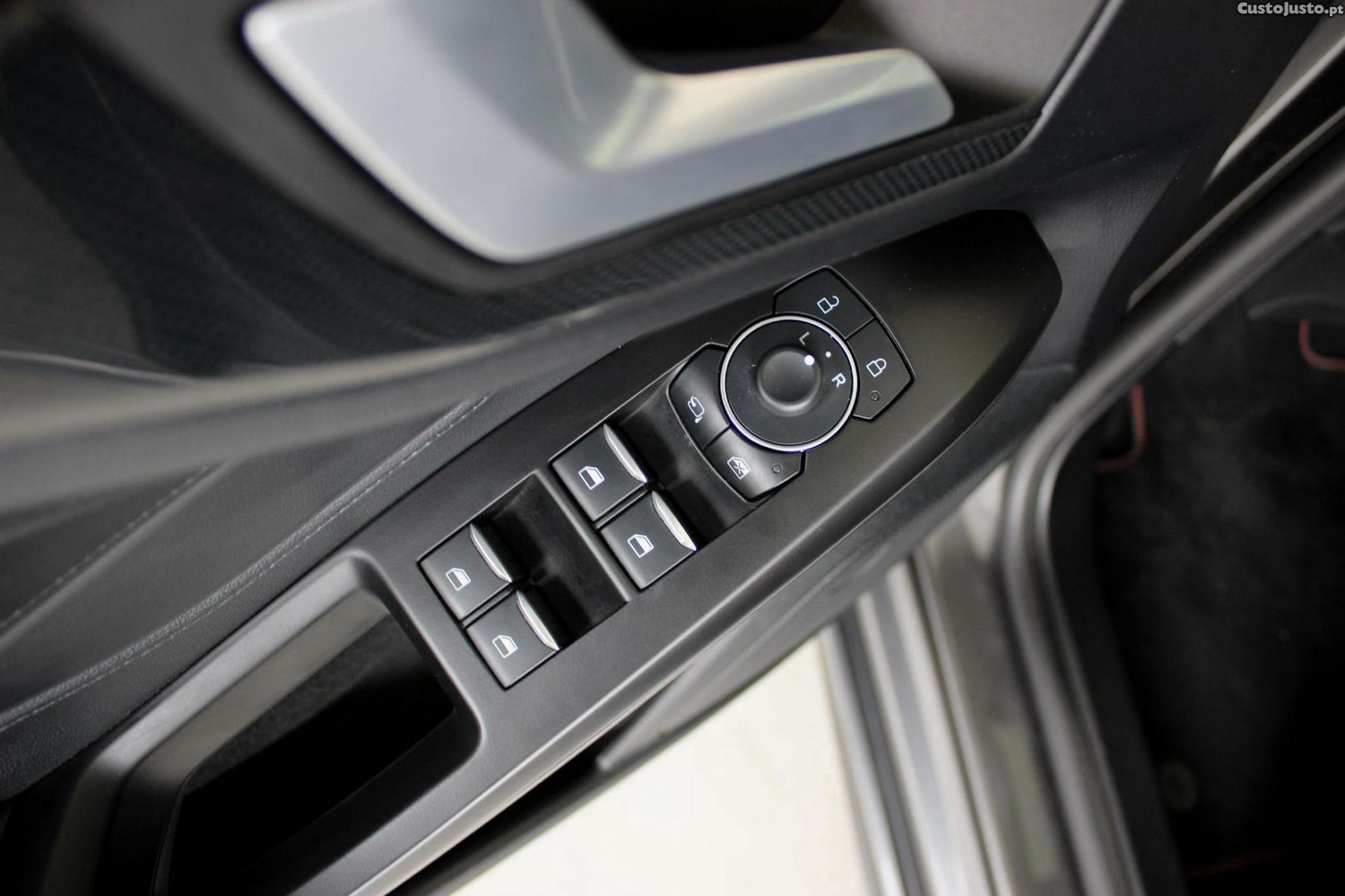 Ford Focus SW 1.0 EcoBoost MHEV ST-Line X Aut. — fotografia 15