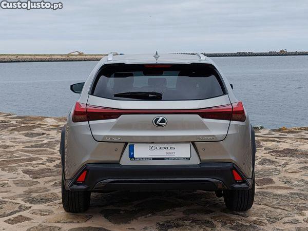 Lexus NX UX 250h Sport — fotografia 17