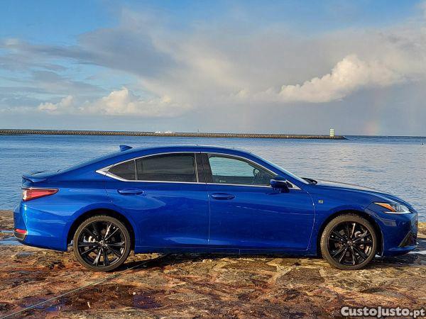 Lexus ES 300h Sport — fotografia 12