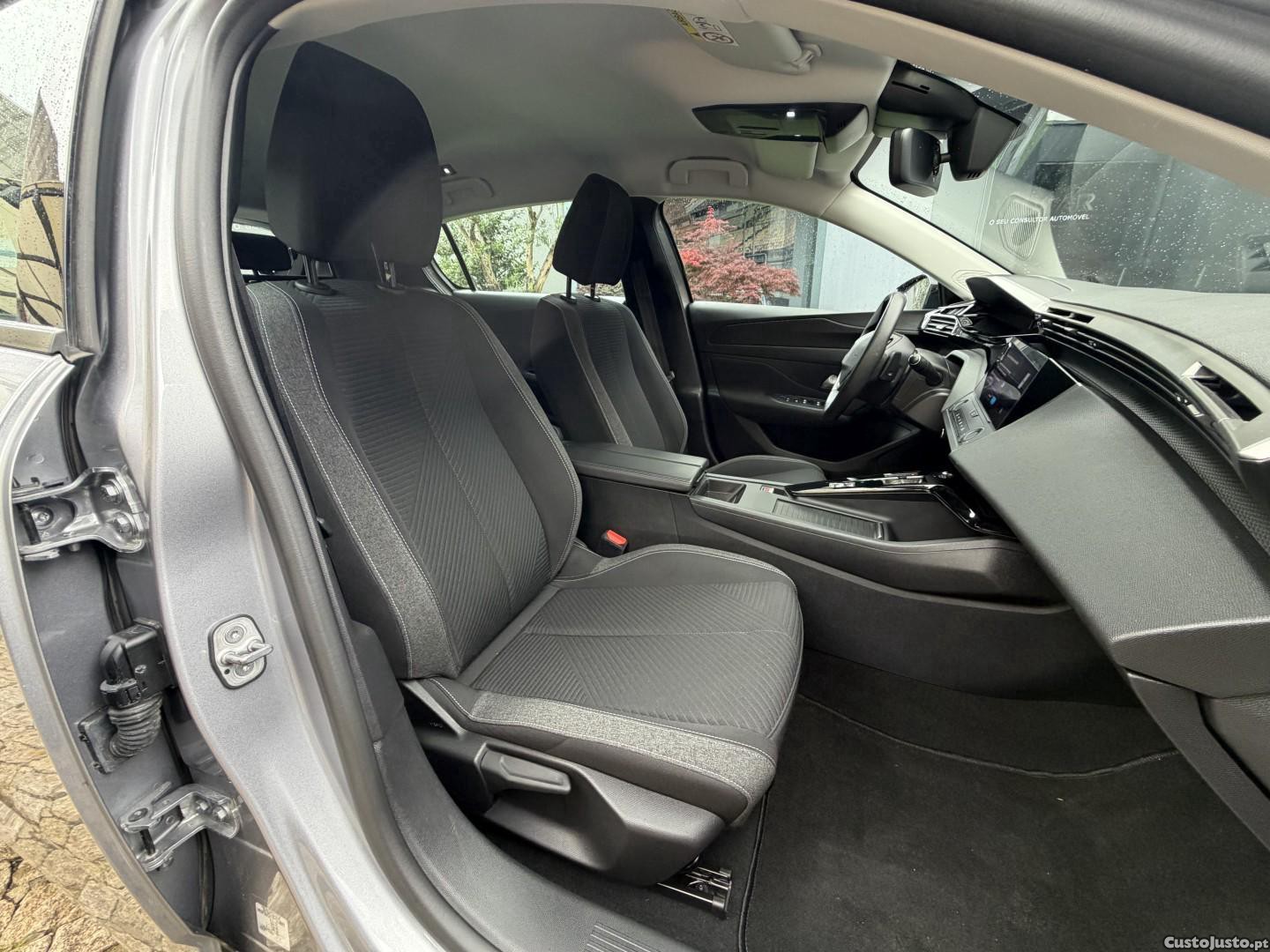 Peugeot 308 1.6 Hybrid Allure Pack e-EAT8 — fotografia 11