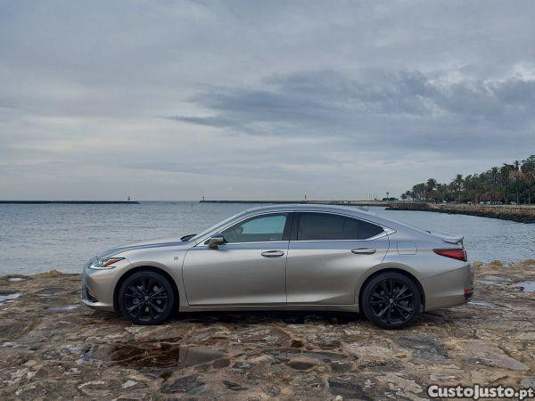 Lexus ES 300h Sport — fotografia 17