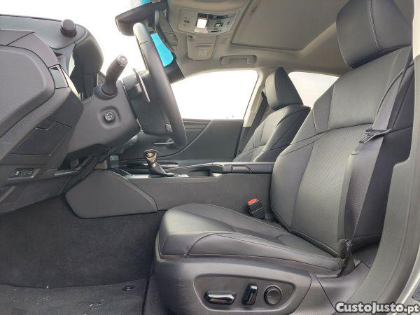Lexus ES 300h Sport — fotografia 7