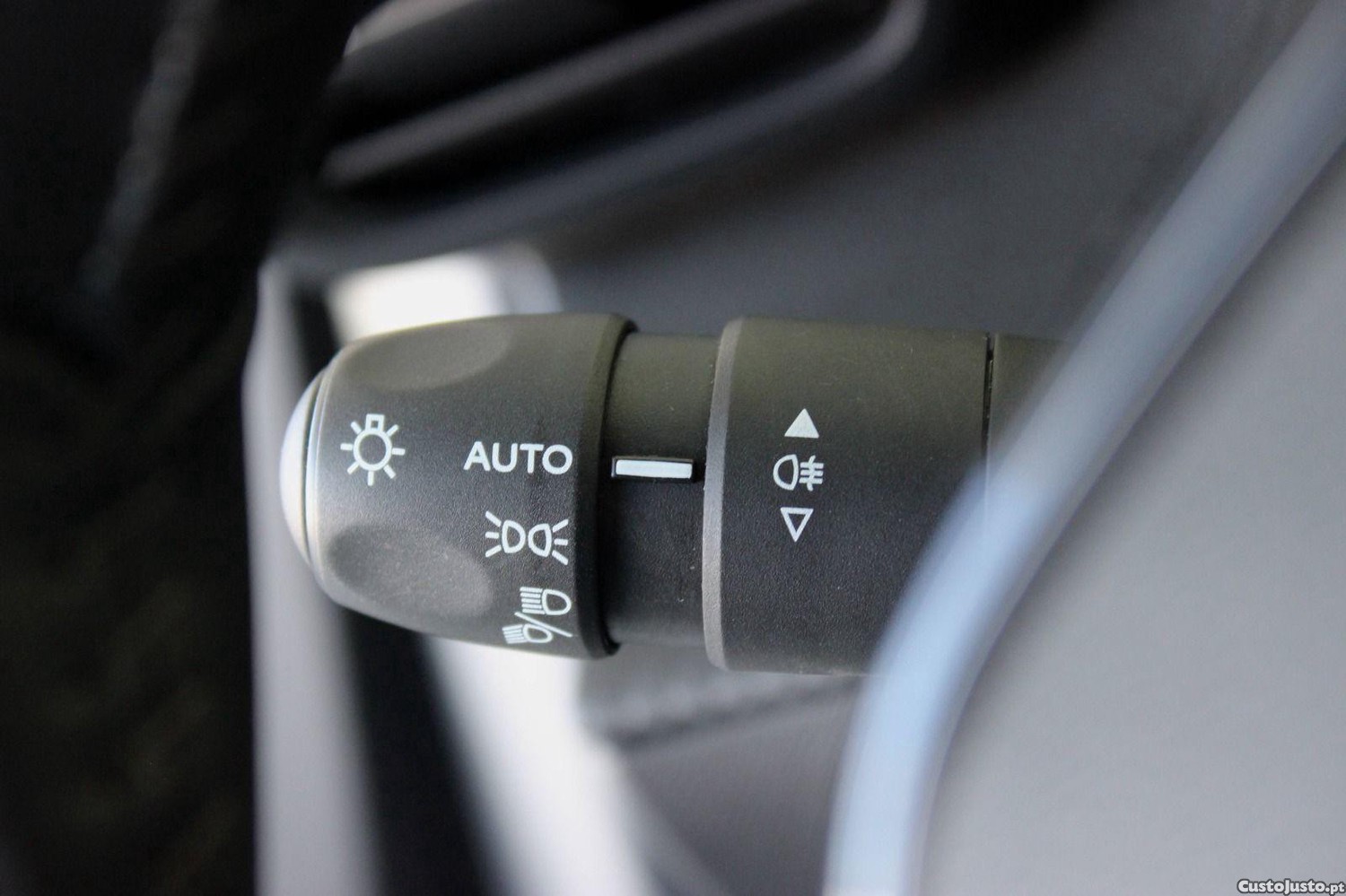 Peugeot 208 1.5 BlueHDi Active Pack — fotografia 15