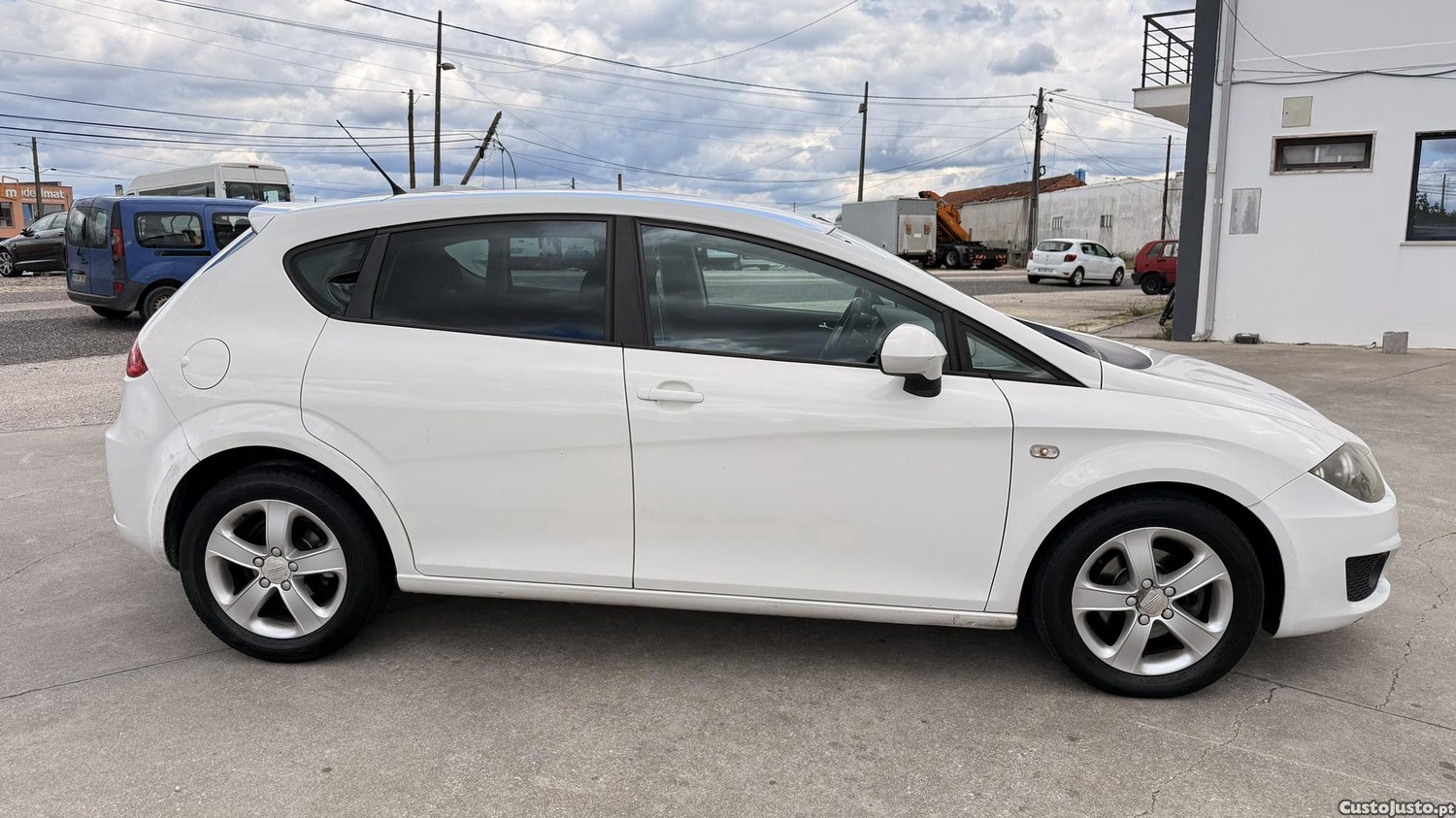 SEAT Leon 1.6 TDI de 2010 — fotografia 14