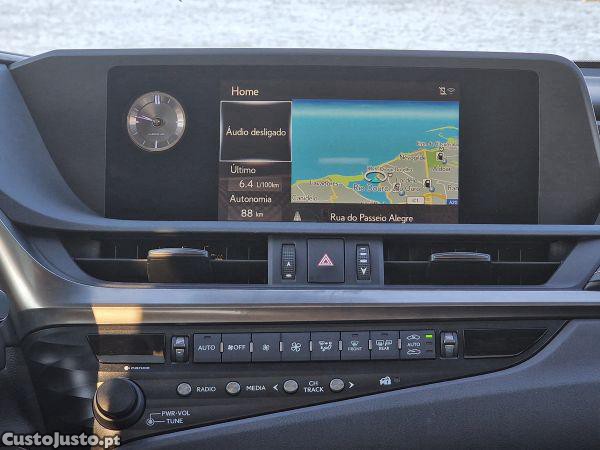 Lexus ES 300h Business — fotografia 3
