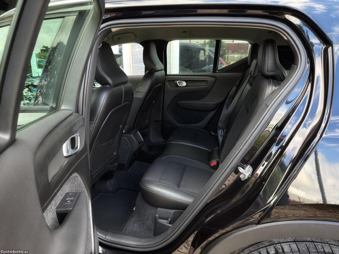 Volvo XC 40 2.0 D3 Momentum Plus — fotografia 12