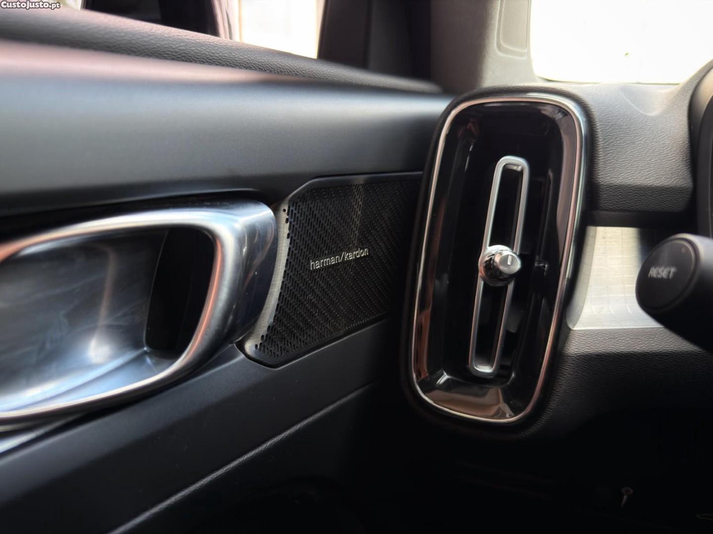 Volvo XC 40 2.0 D3 Momentum Plus — fotografia 2