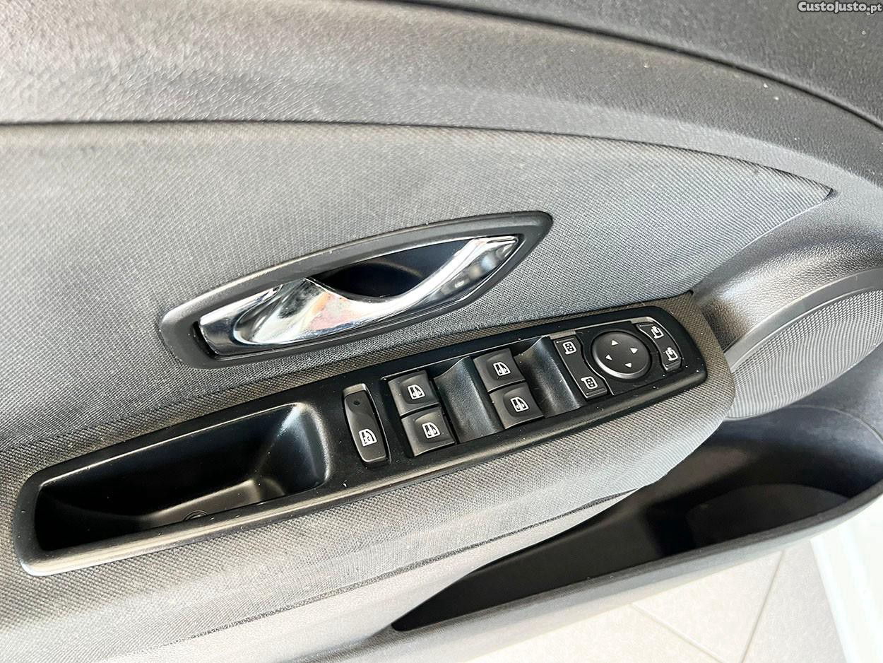 Renault Mégane Sport Tourer 1.5 dCi Confort SS — fotografia 4