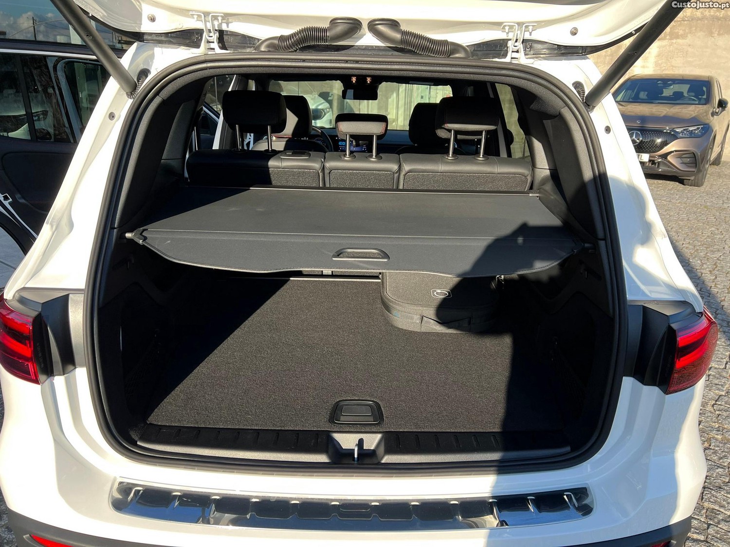 Mercedes-Benz EQB 4Matic AMG Line — fotografia 10