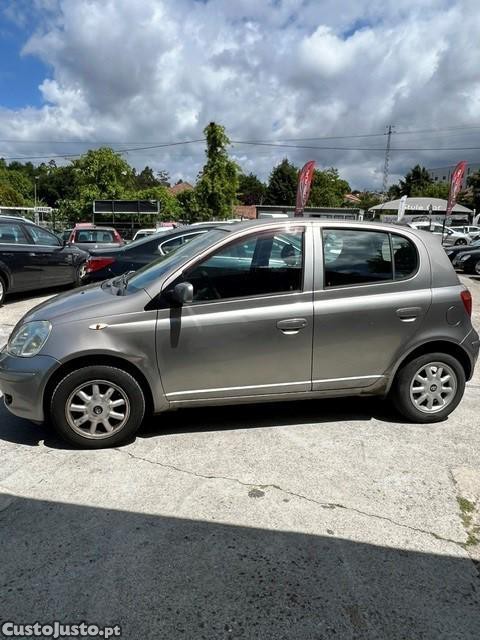Toyota Yaris 1.0 Terra AC — fotografia 6