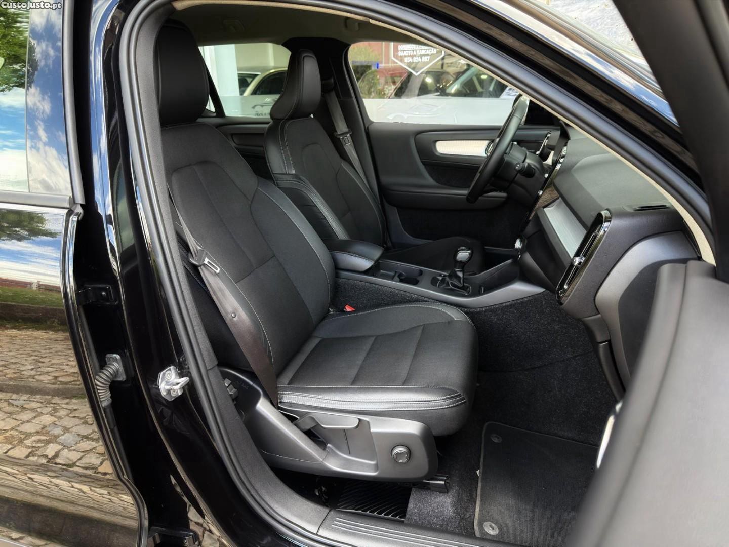 Volvo XC 40 2.0 D3 Momentum Plus — fotografia 11