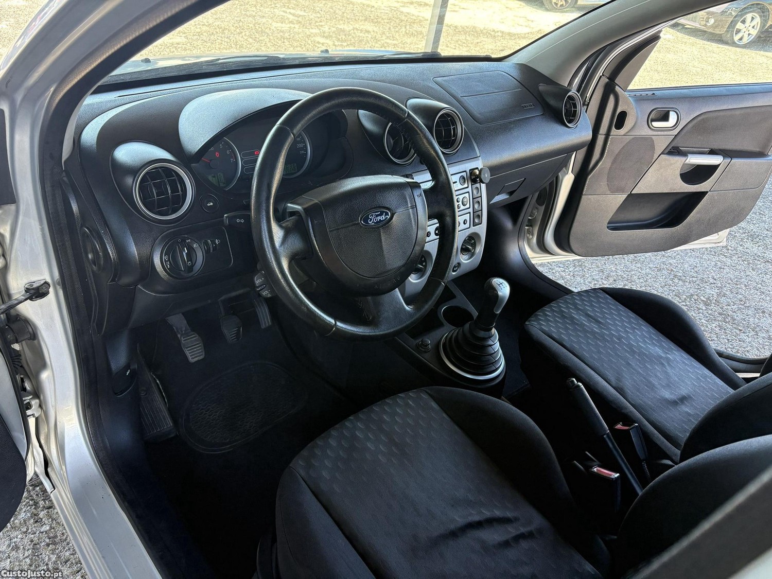 Ford Fiesta 1.25 Ambiente — fotografia 15
