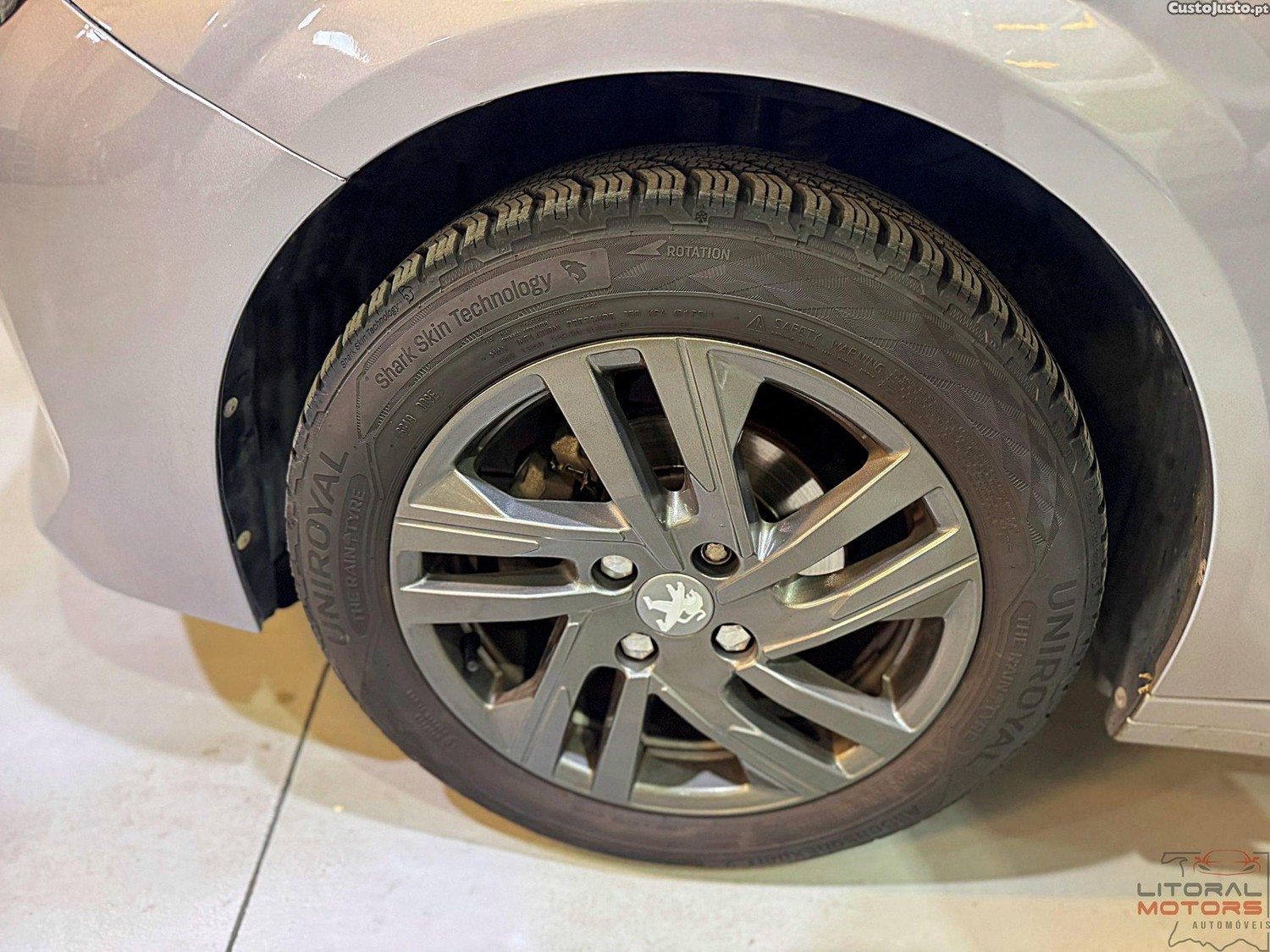 Peugeot 208 1.2 PureTech SE Style — fotografia 14