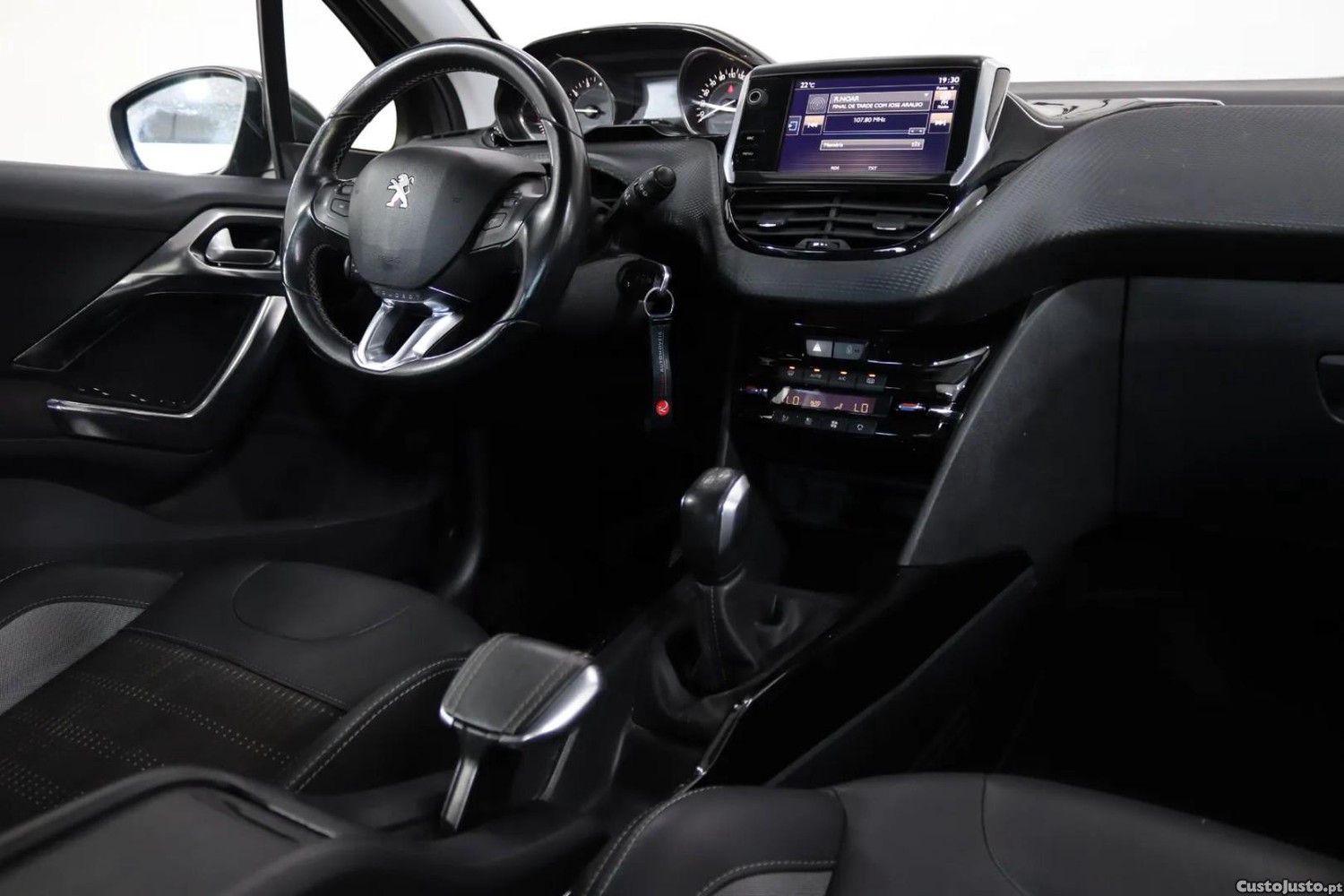 Peugeot 2008 1.2 PureTech Allure — fotografia 14