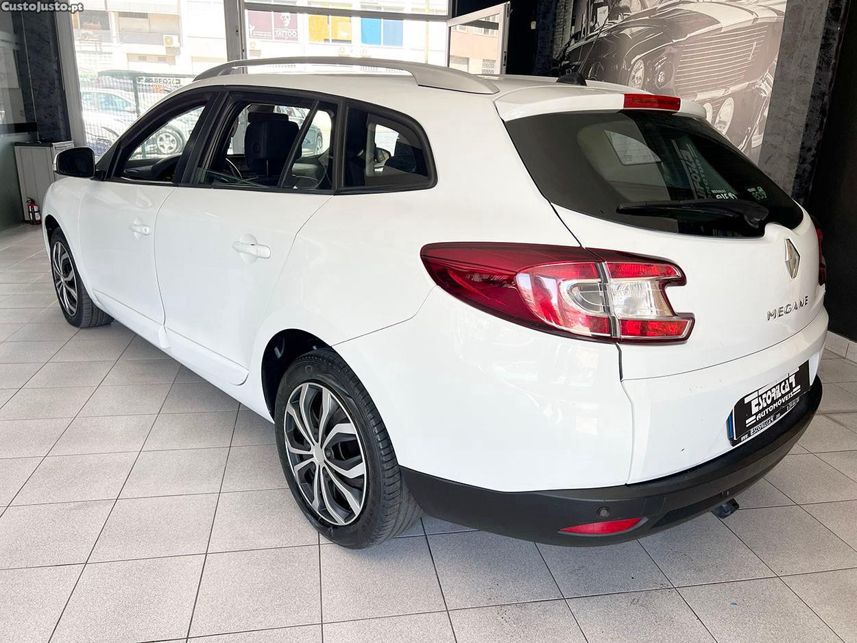 Renault Mégane Sport Tourer 1.5 dCi Confort SS — fotografia 17